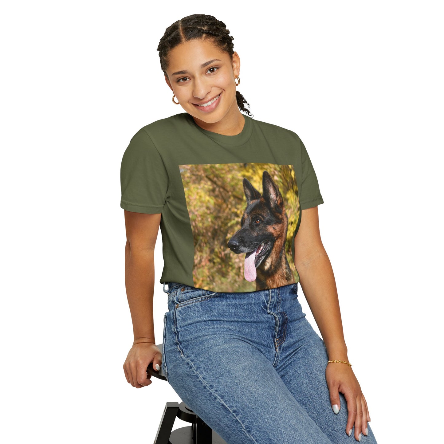 Unisex Dog Lover T-Shirt With a German Shepherd Protecting a Territory and Caption Selfless Beings